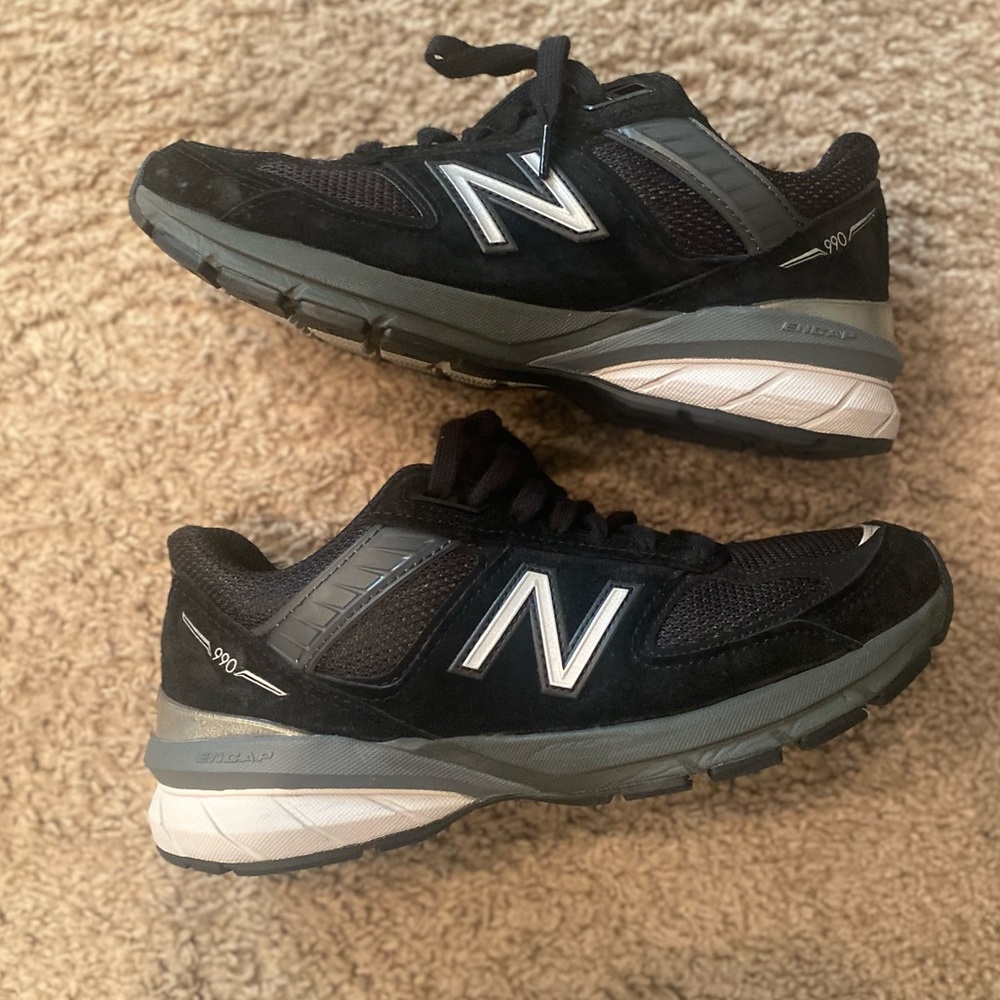 Women’s New Balance 990 Black and Grey Size 7